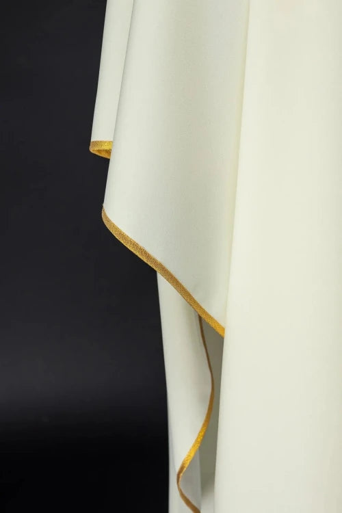 Ecru Chasuble with embroidered Lamb of God – Variant II — close-up detail