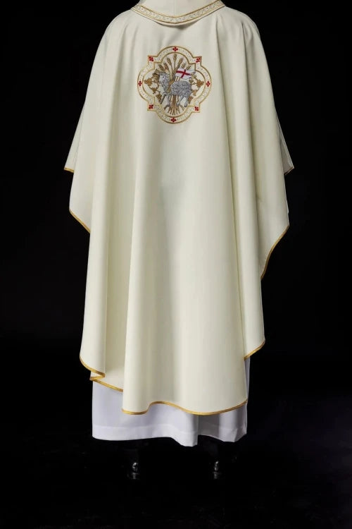 Ecru Chasuble with embroidered Lamb of God – Variant II — fabric detail