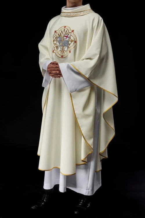 Ecru Chasuble with embroidered Lamb of God – Variant II — vestment detail
