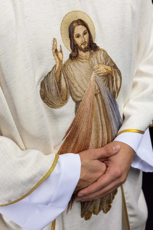 Ecru Chasuble with embroidered image of the Divine Mercy – Variant II — decoration detail