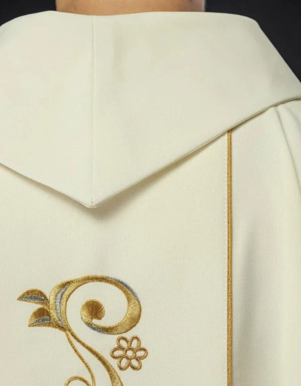 Ecru Chasuble with image of the Immaculate Heart of Mary — close-up detail