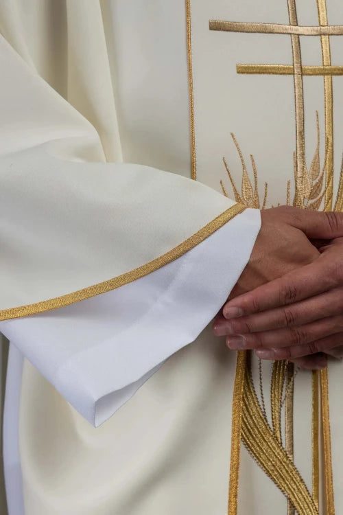 Ecru Chasuble with cross and wheat embroidery — decoration detail