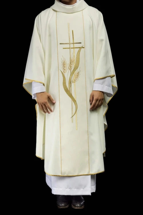 Ecru Chasuble with cross and wheat embroidery — fabric detail