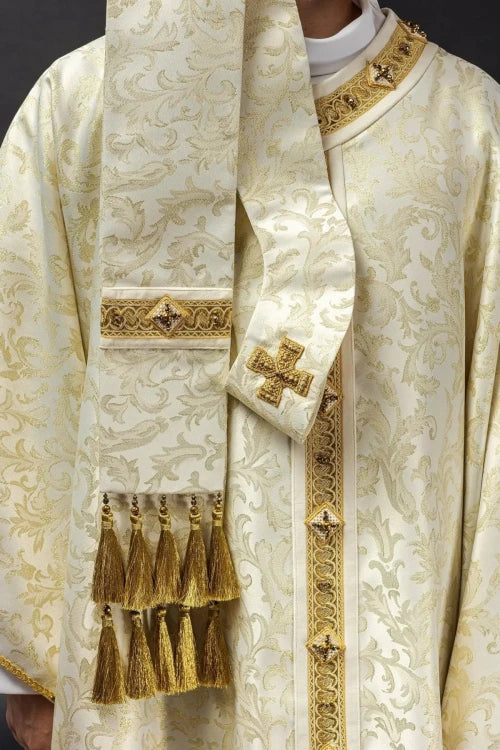 Ecru Chasuble with hand-applied natural-stone decoration – Variant II — close-up detail