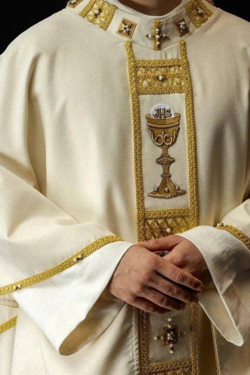 Ecru Chasuble with hand-applied natural-stone decoration – Variant III — front view