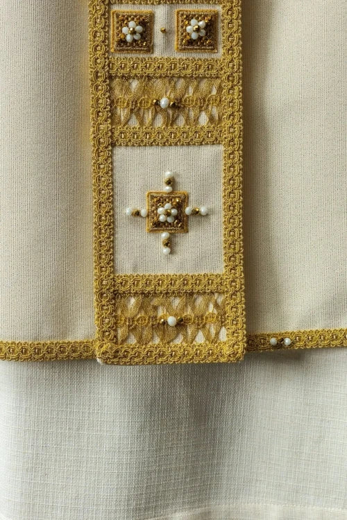 Ecru Chasuble with hand-applied natural-stone decoration – Variant III — back view