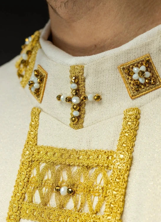 Ecru Chasuble with hand-applied natural-stone decoration – Variant III — close-up detail
