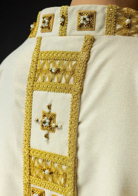 Ecru Chasuble with hand-applied natural-stone decoration – Variant III — fabric detail