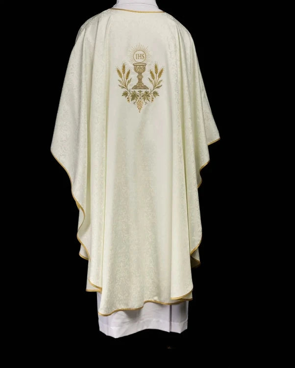 Ecru Chasuble with chalice and host embroidery on jacquard fabric — collar detail