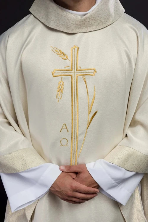 Ecru Chasuble with wheat and cross embroidery — decoration detail