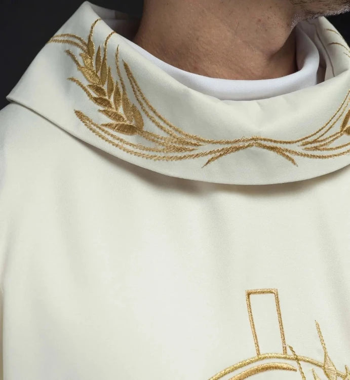 Ecru Chasuble with wheat and cross embroidery – Variant II — decoration detail