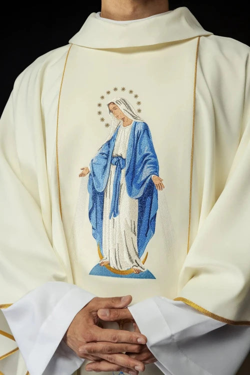 Ecru Chasuble with Marian embroidery – Variant III — decoration detail