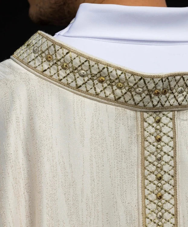 Ecru Chasuble with embroidered band and collar — collar detail