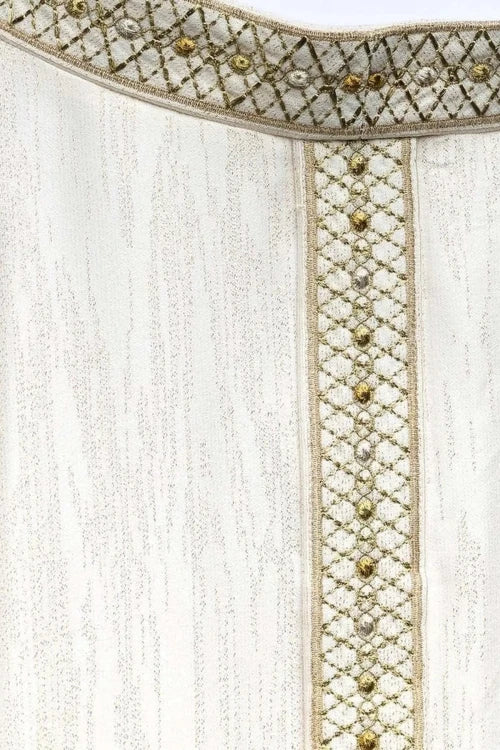 Ecru Chasuble with embroidered band and collar — fabric detail