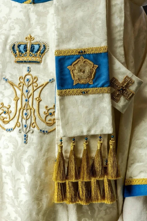Ecru Chasuble with hand-applied Marian decoration with natural stones – Variant II — side view