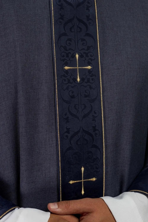 Purple Chasuble with embroidered band and cross-decorated collar - gallery view 3