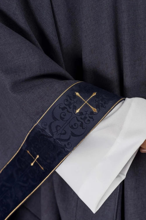 Purple Chasuble with embroidered band and cross-decorated collar - gallery view 4