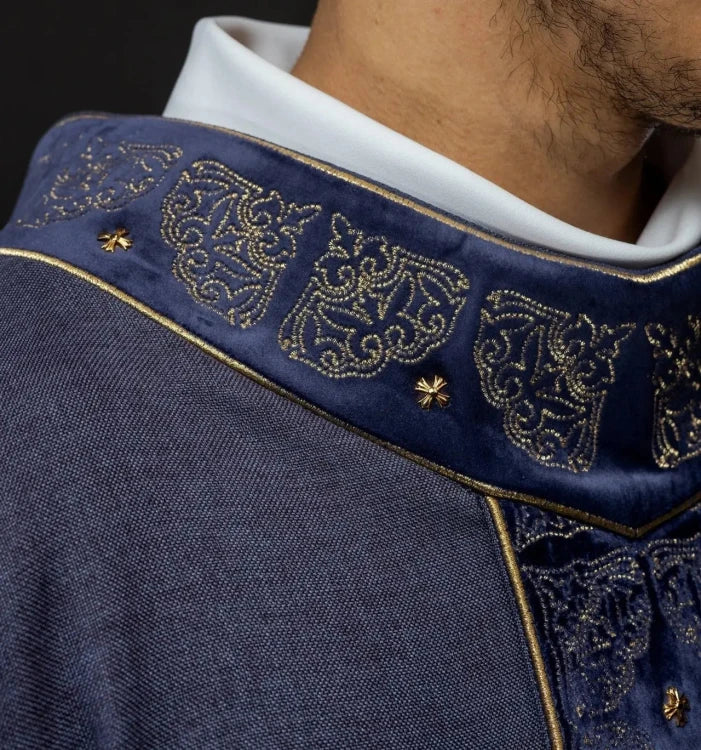 Purple Chasuble with embroidered band with cross motif - Variant III - gallery view 6