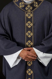 Purple Chasuble with embroidered band with cross motif - Variant IV - gallery view 1