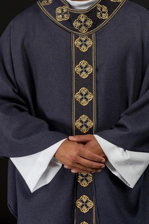 Purple Chasuble with embroidered band with cross motif - Variant IV - gallery view 1