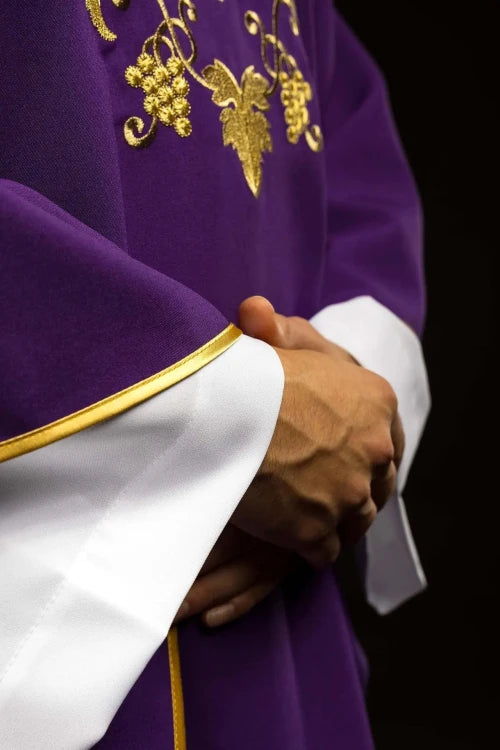 Purple Chasuble with embroidered cross and wide collar - gallery view 4