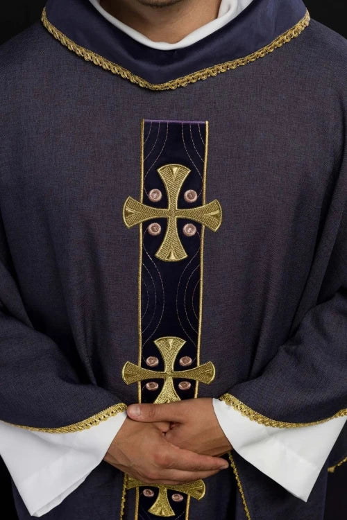Purple Chasuble with embroidered crosses - Variant IV - gallery view 3