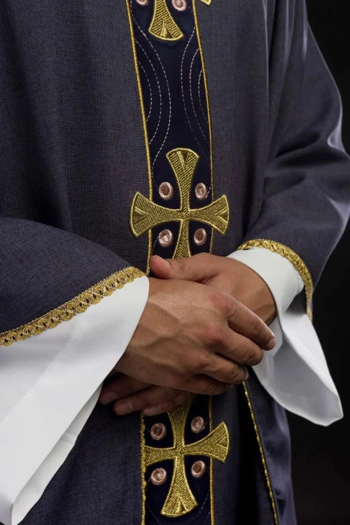 Purple Chasuble with embroidered crosses - Variant IV - gallery view 4