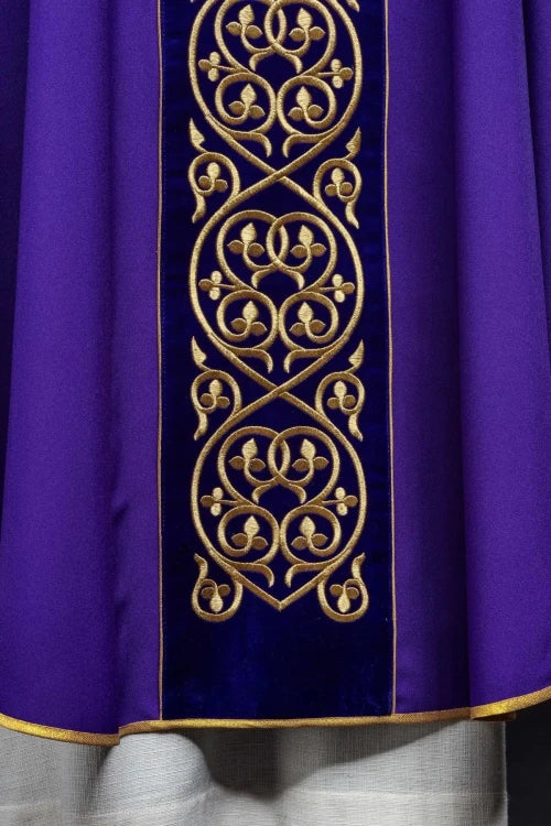 Purple Chasuble with rich embroidery on a velvet panel - Variant I - gallery view 4