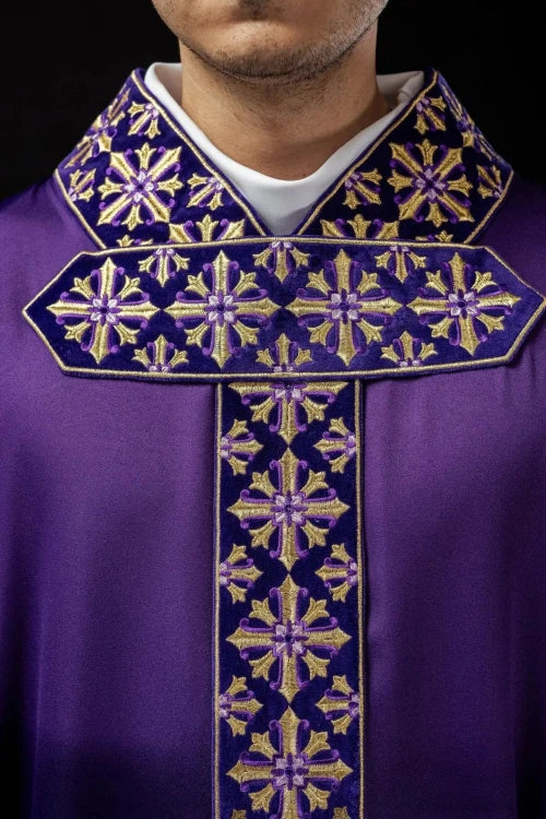 Purple Chasuble with shimmering purple embroidery - gallery view 3