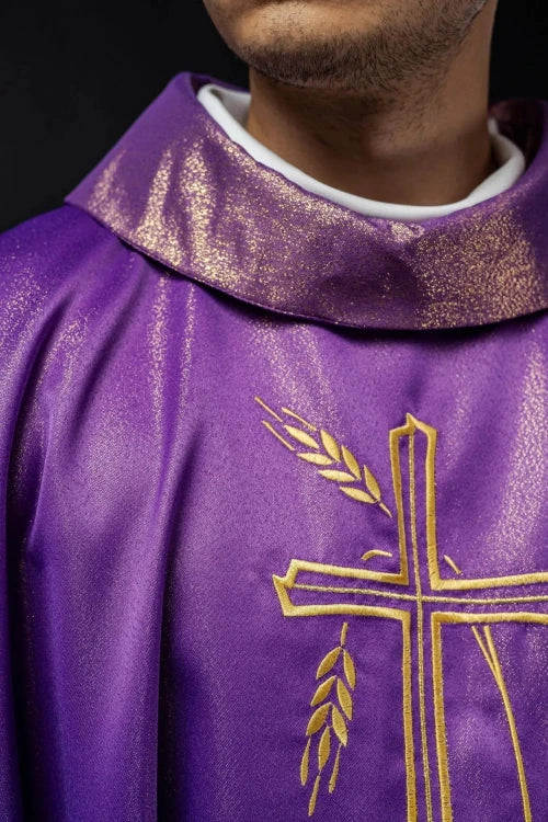 Purple Chasuble with wheat and cross embroidery - gallery view 4