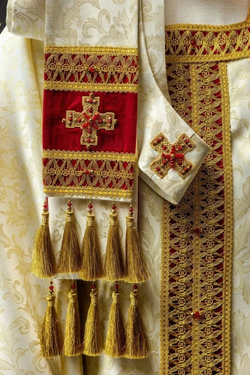 Ecru Chasuble with handcrafted natural-stone decoration — fabric detail