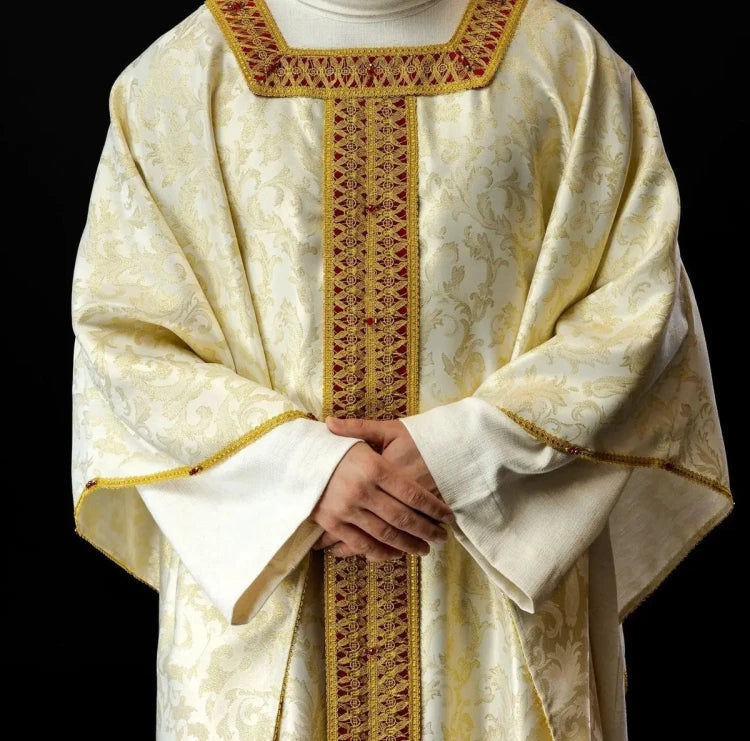 Ecru Chasuble with handcrafted natural-stone decoration — gallery view 11