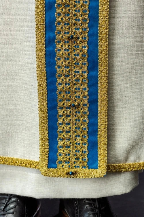 Ecru Chasuble with hand-finished natural-stone decoration – Variant II — close-up detail