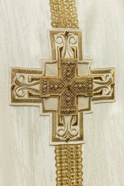 Ecru Chasuble with hand-finished natural-stone decoration – Variant III — decoration detail