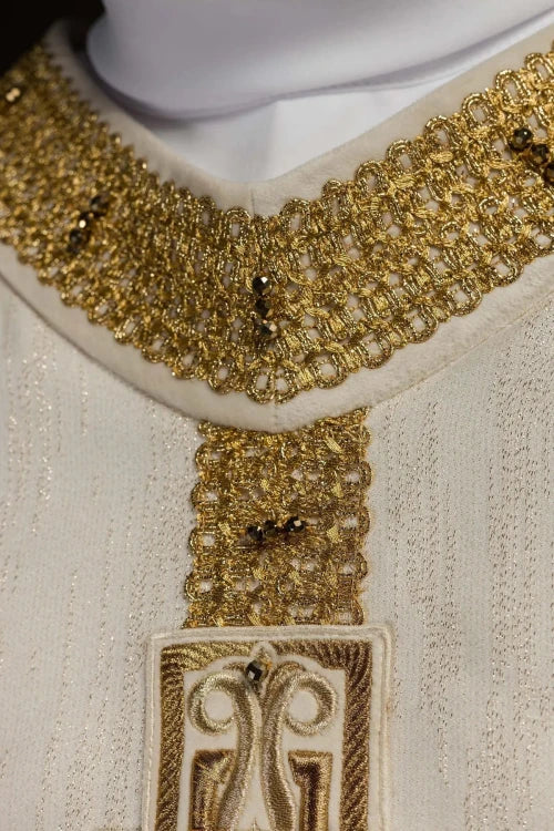 Ecru Chasuble with hand-finished natural-stone decoration – Variant III — close-up detail