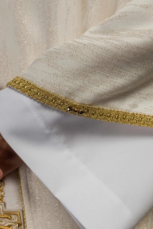 Ecru Chasuble with hand-finished natural-stone decoration – Variant III — collar detail