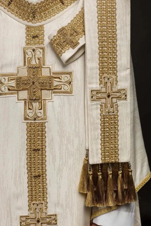 Ecru Chasuble with hand-finished natural-stone decoration – Variant III — fabric detail