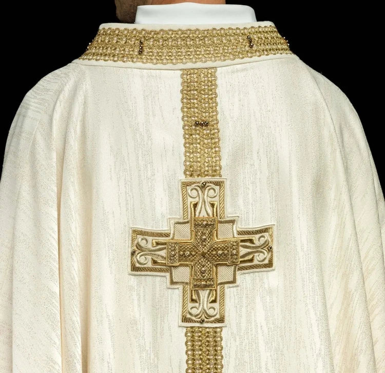 Ecru Chasuble with hand-finished natural-stone decoration – Variant III — gallery view 12