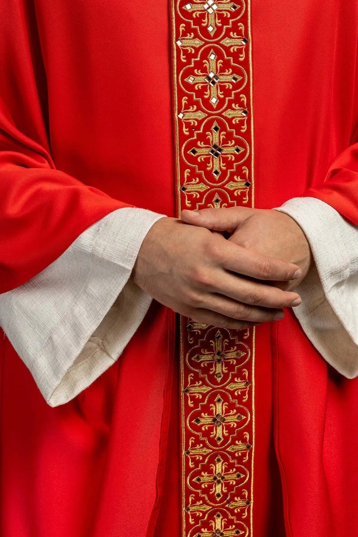 Red Chasuble Decorated with 500 Stones and Narrow Band — collar finish