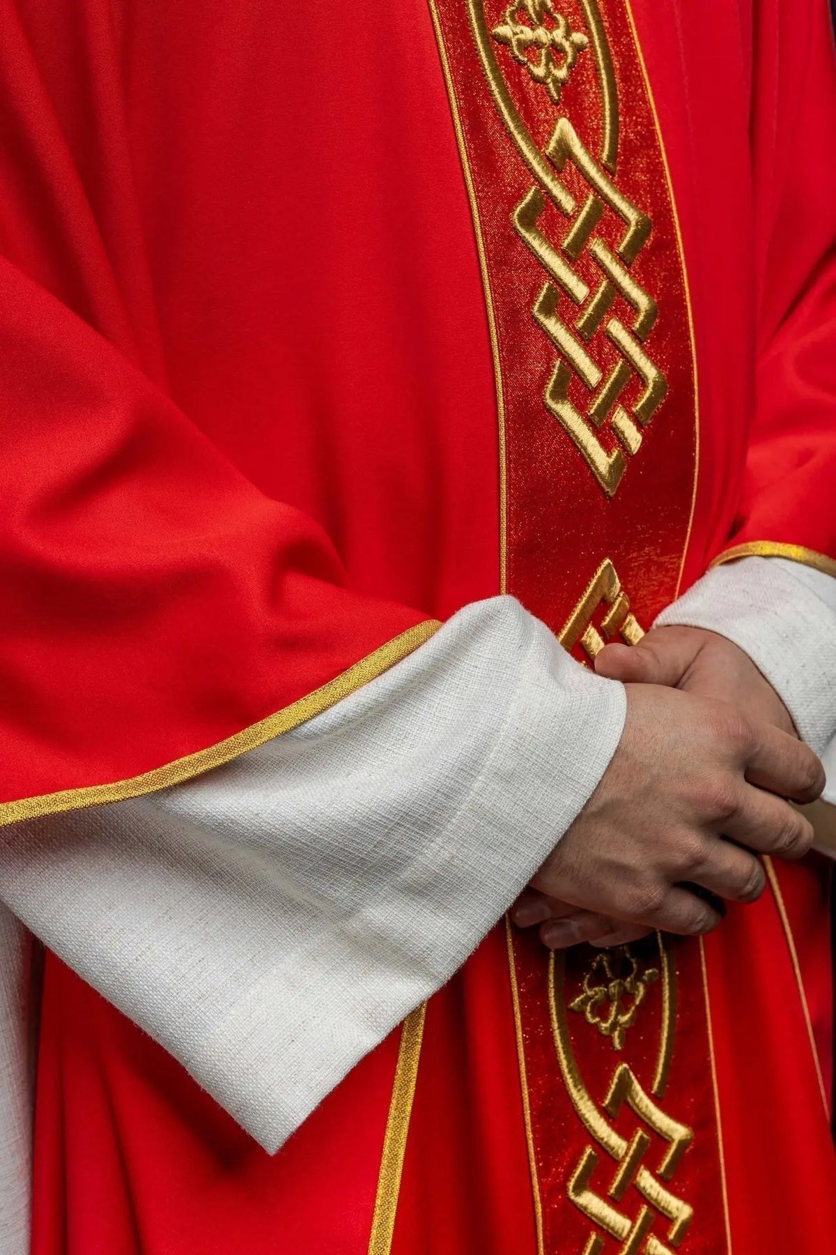 Red Chasuble with Embroidered Gold-Colored Cross — collar finish