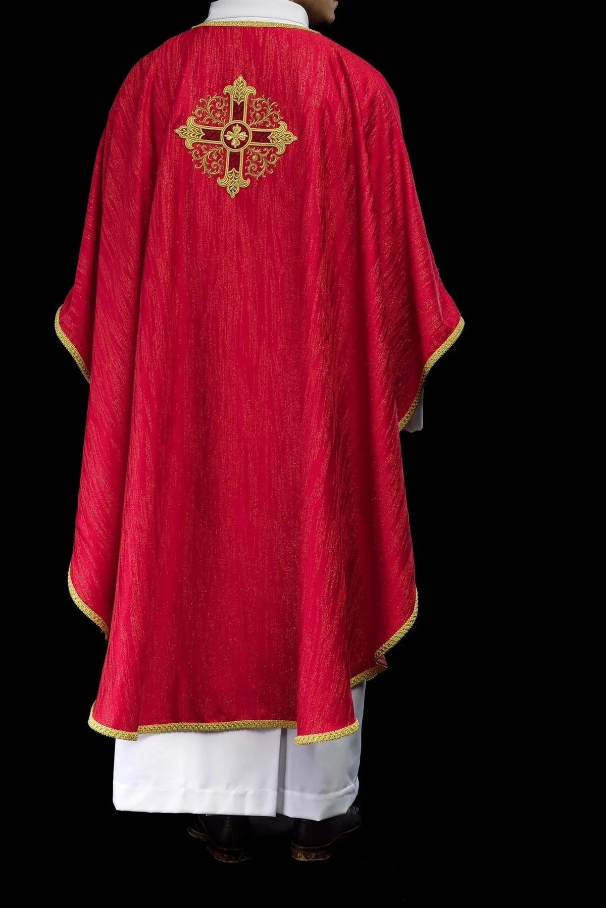Rote Kasel mit goldenem Kreuz – Ausführung V — Stoffdetail