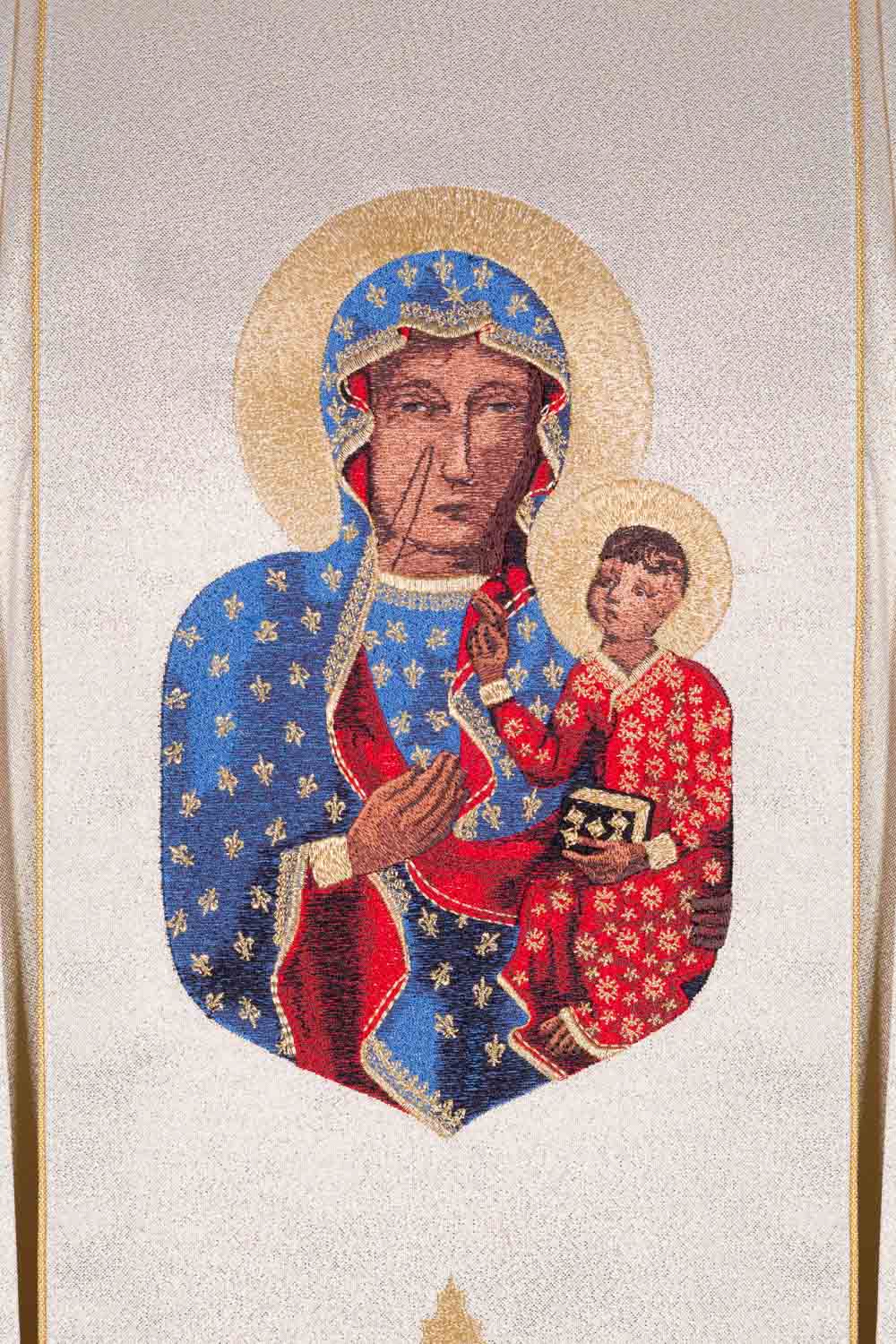 Weiße Brokatkasel mit der Muttergottes von Tschenstochau